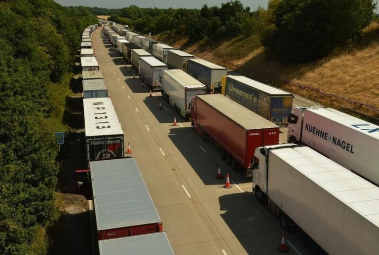 Industria de camiones pesados encara un agosto crítico en ventas