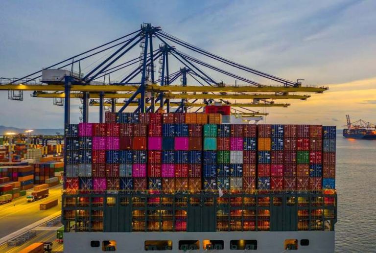 Puertos latinoamericanos elevan 5.6% movimiento de contenedores