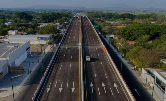 Manzanillo acuerda obras viales ante presión por aumento de carga portuaria