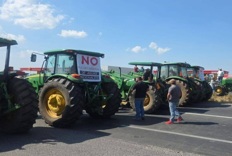 Arrecian bloqueos agrícolas que paralizan la cadena de suministro
