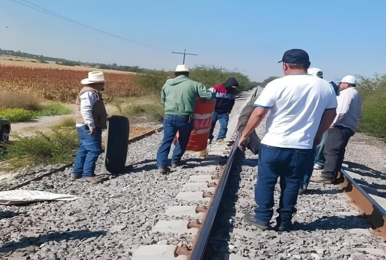 AMF y Concamin urgen al gobierno a liberar bloqueos en vías férreas