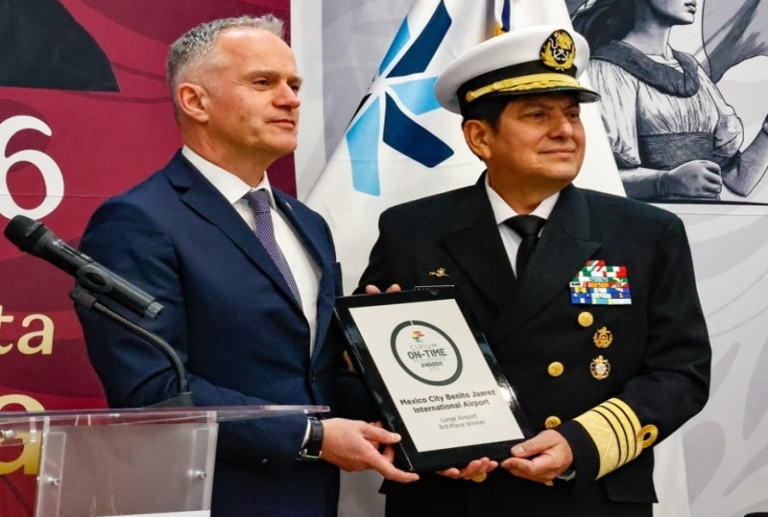 IT-ANÁLISIS: AICM recibe reconocimiento por récord de puntualidad en 2025