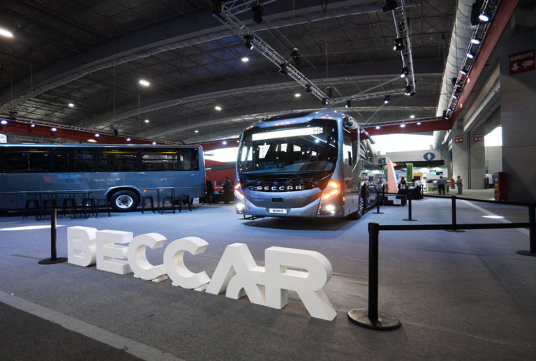 Beccar pisa el acelerador en autobuses rumbo a la Copa Mundial
