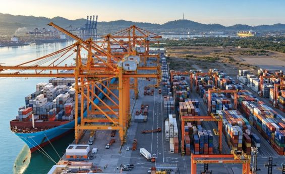 Pacífico sostiene avance portuario; exportaciones marítimas caen 12.4%
