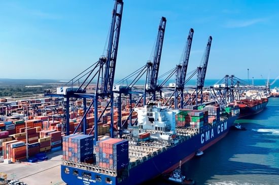 Suben contenedores 3.4%; exportaciones marítimas caen 11.2%