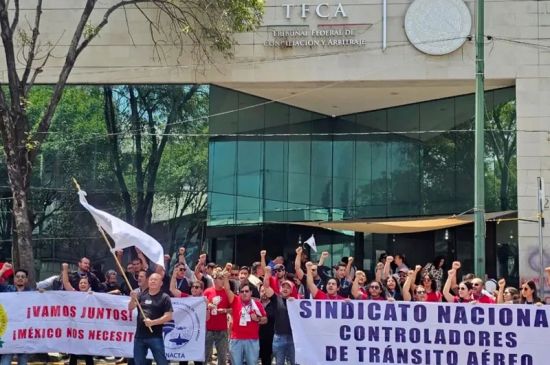 Controladores aéreos avanzan hacia huelga en etapa previa al Mundial