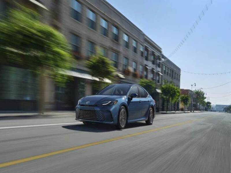 Toyota presenta al Camry totalmente híbrido eléctrico