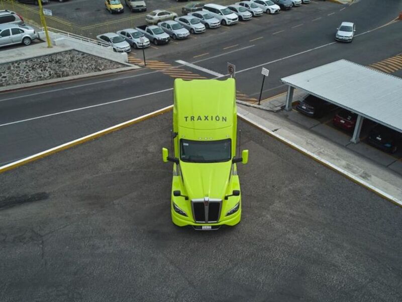 Traxión reporta ingresos por 9,062 MDP en 1T26 y ajusta utilidad