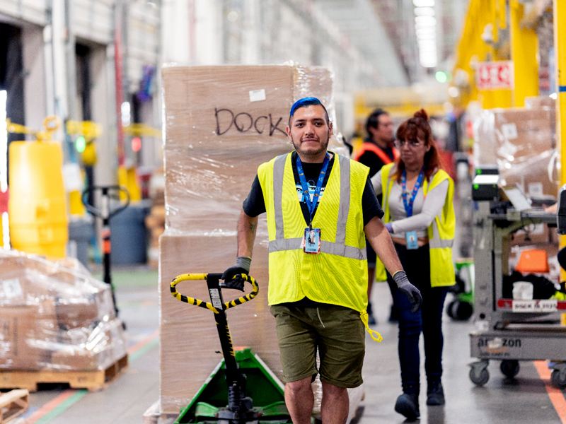 Amazon genera 11,000 empleos temporales en México