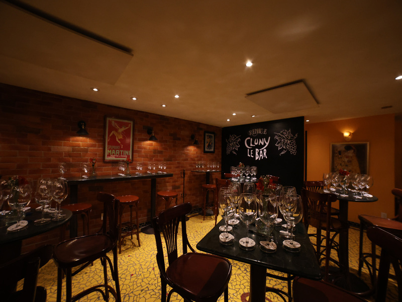 Cluny Le Bar: Experiencia Vinícola Única