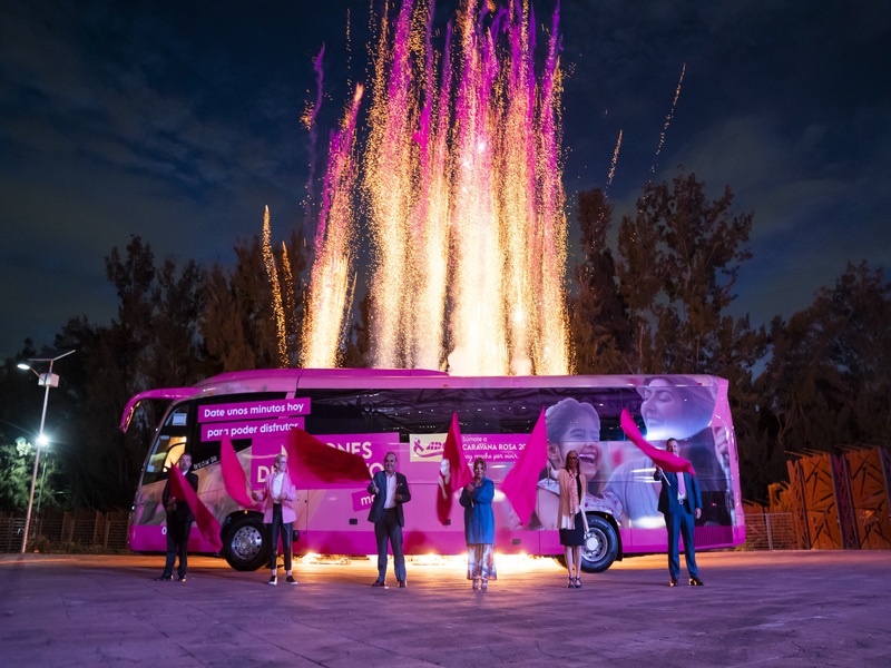 ADO pone sobre ruedas Caravana Rosa contra el cáncer de mama