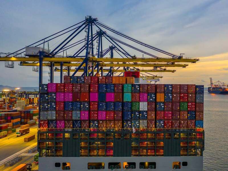 Puertos latinoamericanos elevan 5.6% movimiento de contenedores