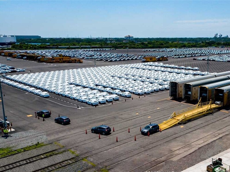 México reporta caída del 4% en movimiento portuario de vehículos en T126